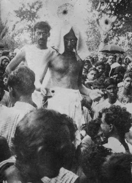 Public Meeting at Kazirpatna, Cuttack Dist. 1934. Gandhiji Auctioning the gift.jpg